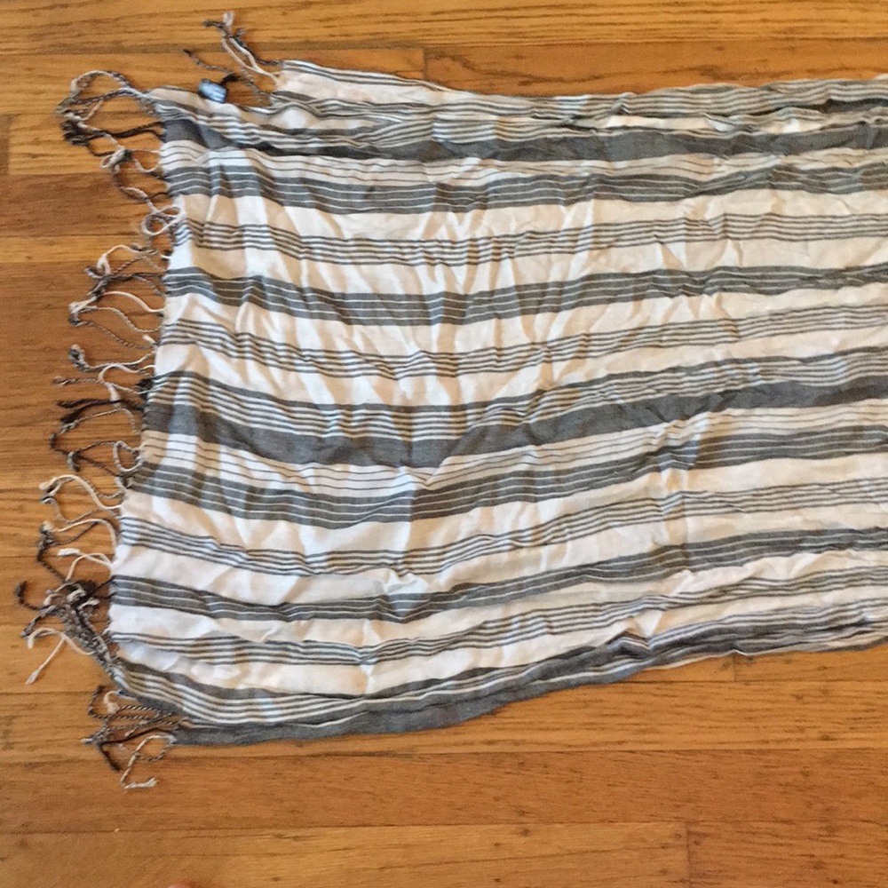 Black and white scarf